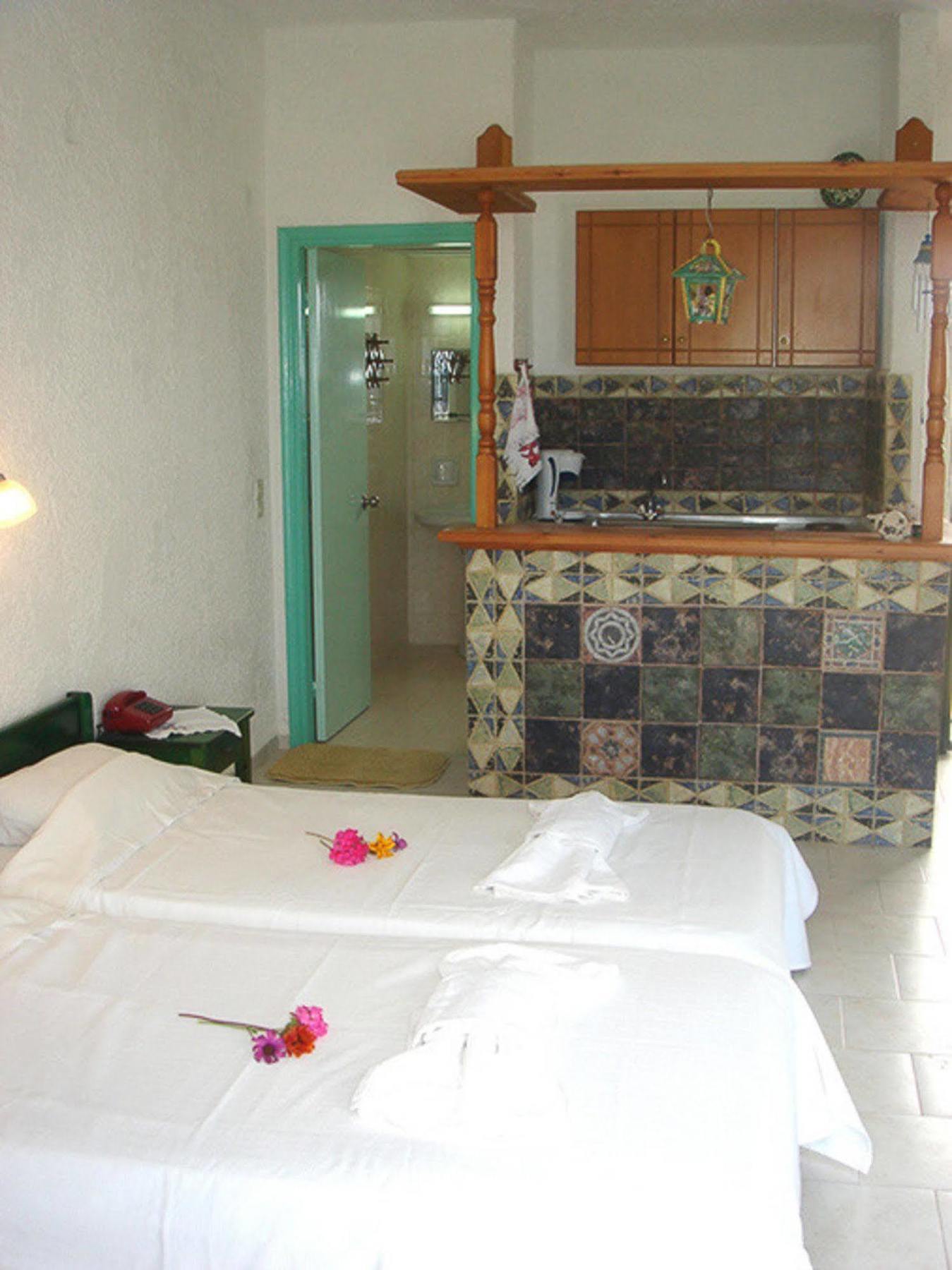 Finiki View Hotel Apartments ภายนอก รูปภาพ